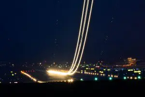 Langzeitaufnahme beim Start einer A320.